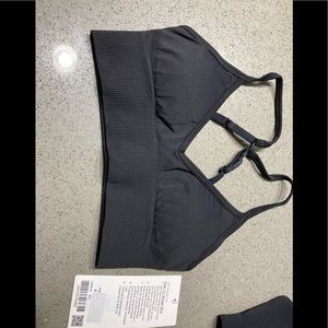 Black lululemon bra size 4